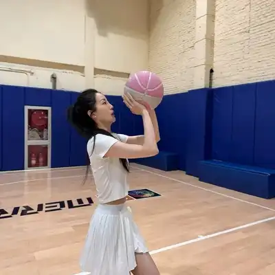 秦彤